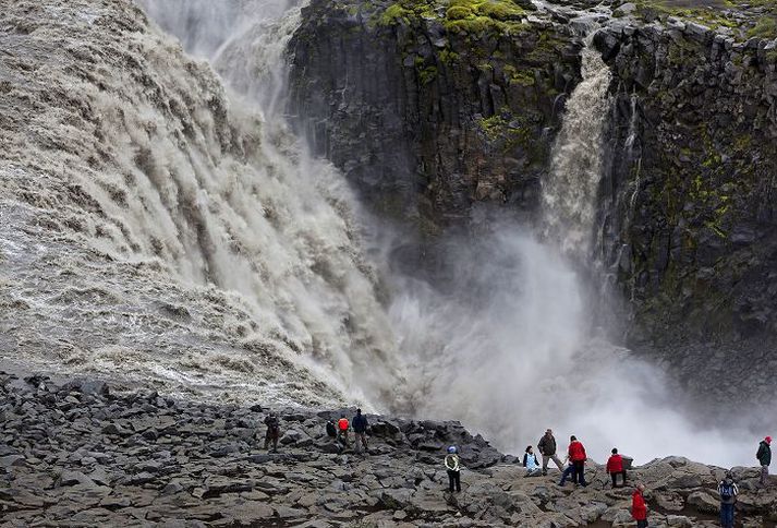 Gjaldtaka við Dettifoss og Námaskarð fellur í grýttan jarðveg.