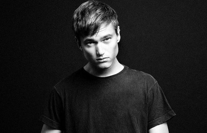 Adrian Lux hefur útlitið með sér en hann vann sem fyrirsæta áður en hann snéri sér að tónlistinni