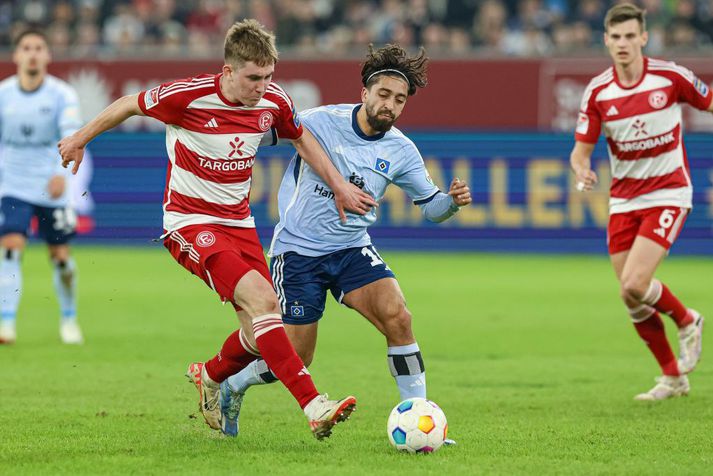 Ísak Bergmann Jóhannesson á ferðinni gegn Hamburg í kvöld.