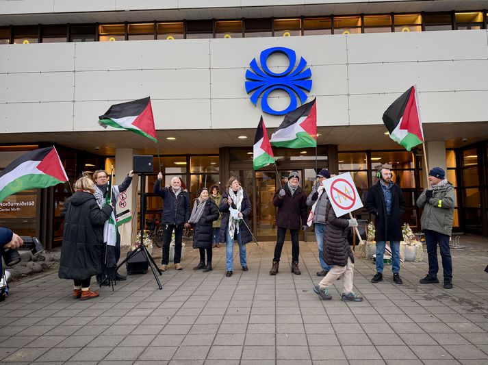 Frá mótmælunum fyrir utan Ríkisútvarpið.