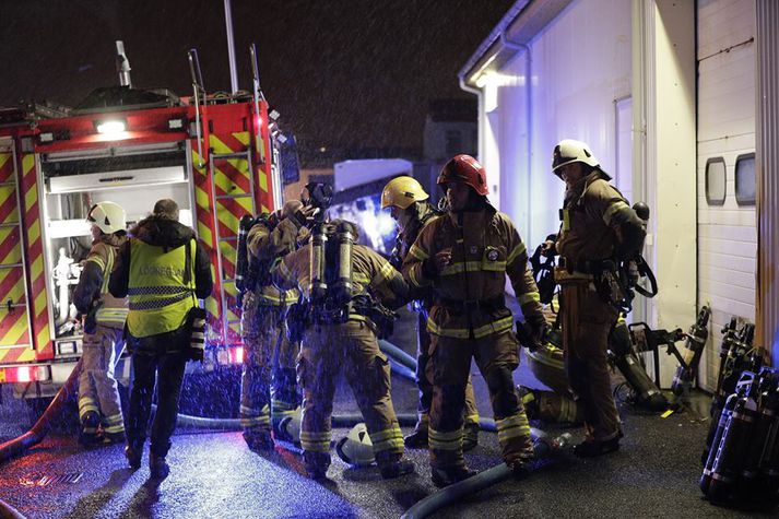 Þetta er í annað sinn sem húsnæði Glugga-og hurðasmiðju SB brennur til kaldra kola því árið 1996 varð stórbruni í Glugga-og hurðasmiðjunni sem þá var til húsa að Dalshrauni 17. Fyrirtækið opnaði síðan á nýjum stað að Hvaleyrarbraut ári síðar.