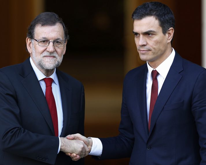 Mariano Rajoy og Pedro Sanchez á fundinum í dag.
