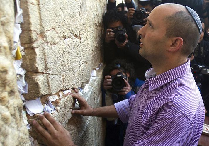 Naftali Bennet Leiðtogi strangtrúarflokksins Heimili gyðinga hafnar algerlega hugmyndum um stofnun sjálfstæðs ríkis Palestínumanna.nordicphotos/AFP