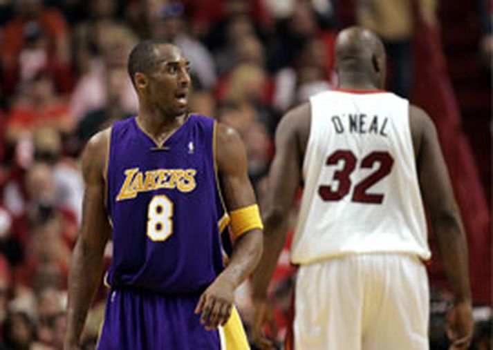 Shaquille O´Neal sagði ekki orð þegar hann var spurður út í Kobe Bryant eftir leikinn í gær, heldur gretti sig og brosti svo sínu breiðasta og bauð gleðileg jól