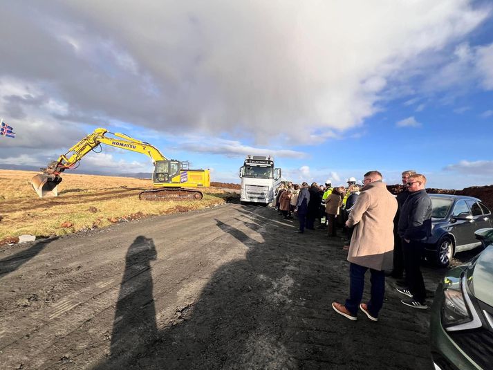 Fyrsta skóflustungan að fangelsinu var tekin í dag. 