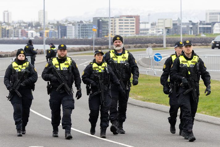 Lögreglan fékk nýlega heimildir til að beita rafbyssum. Þá var mikið magn skotvopna keypt til landsins vegna leiðtogafundar Evrópuráðsins í maí.