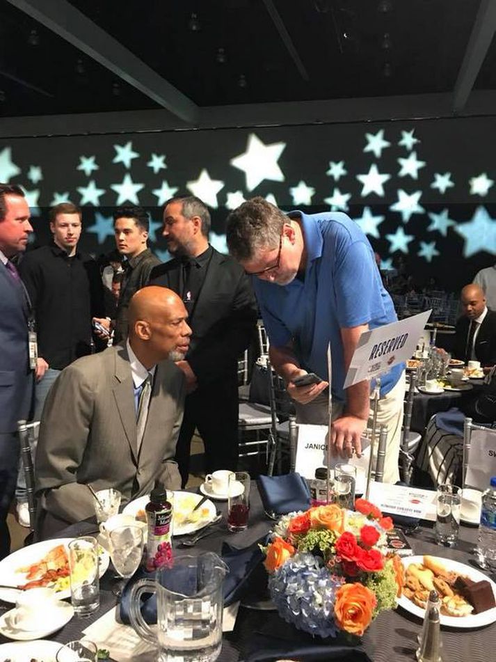 Pétur Guðmundsson ræðir við Kareem Abdul-Jabbar.