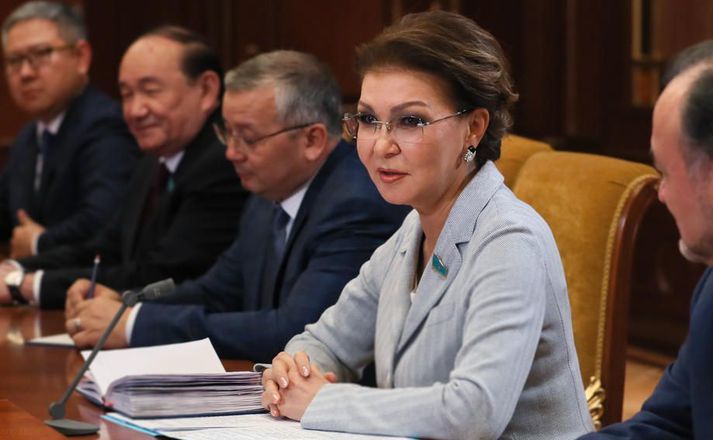 Dariga Nazarbayeva lét af störfum sem forseti kasakska þingsins.