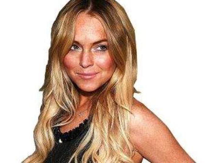 Hefur sex mánuði Lindsay Lohan verður að vera búin að ljúka sex mánuðum af áfengisfræðslu fyrir 15. júlí á næsta ári.