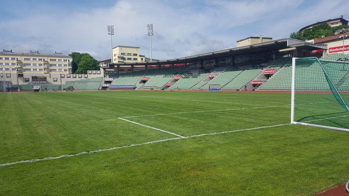 Það viðrar vel á Bislett-leikvanginum í Ósló í dag.