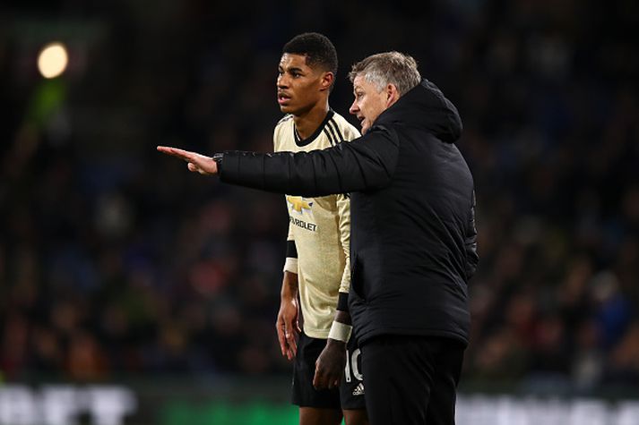 Solskjær og Rashford spjalla saman fyrr á leiktíðinni.