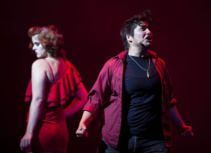 Johnny Rock Draggkóngur Íslands 2012 á sviði Eldborgar að sjarma dömurnar upp úr skónum líkt og hann gerir manna best enda þrælmyndarlegur og sjarmatröll með meiru.