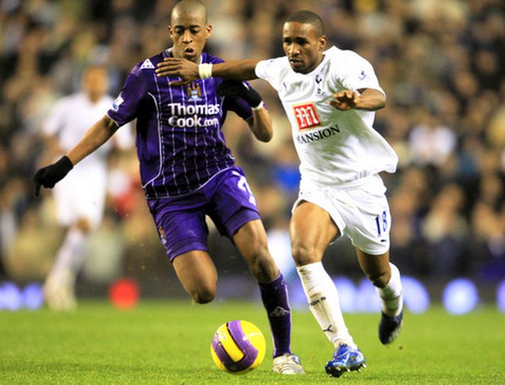 Jermain Defoe og Kelvin Etuhu í leik Tottenham og Manchester City um helgina.