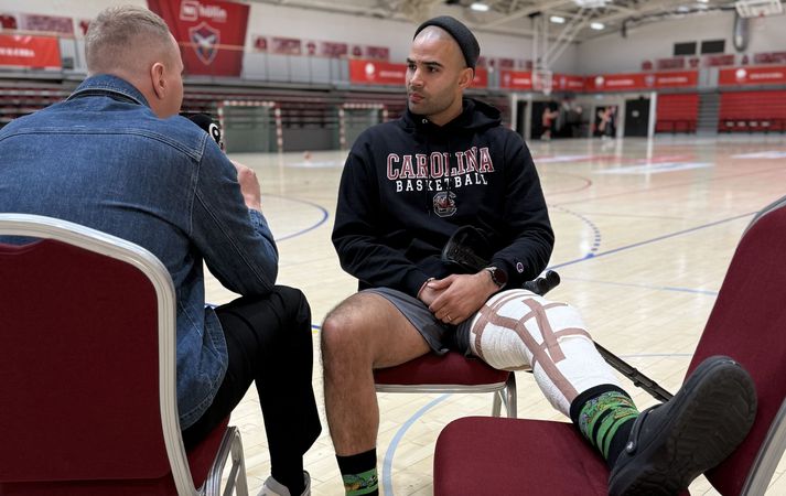 Frank Booker ætlar sér að vera líflegur á hliðarlínunni út tímabilið hjá Val.