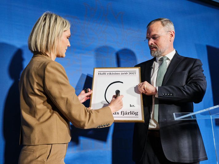 Kristrún Frostadóttir forsætisráðherra og Daði Már Kristófersson fjármála- og efnahagsráðherra við kynningu fjárlagafrumvarpsins. Þótt þau kynni það sem hallalaust sýna frávikssviðsmyndir ráðuneytisins hversu háð afkoma ríkissjóðs er efnahagsþróun næsta árs.