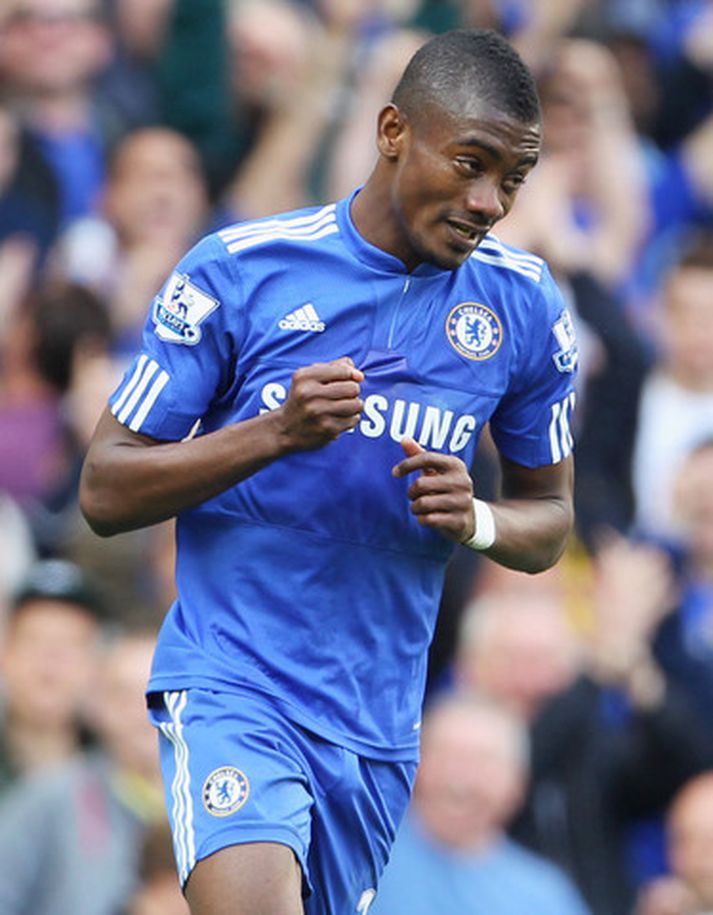 Salomon Kalou fagnar einu þriggja marka sinna í dag.