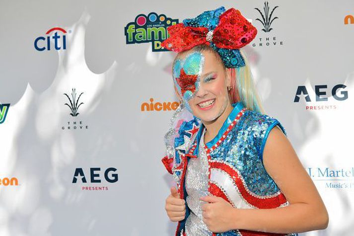 JoJo Siwa er þekkt fyrir litríka framkomu, sérstaklega á samfélagsmiðlum.