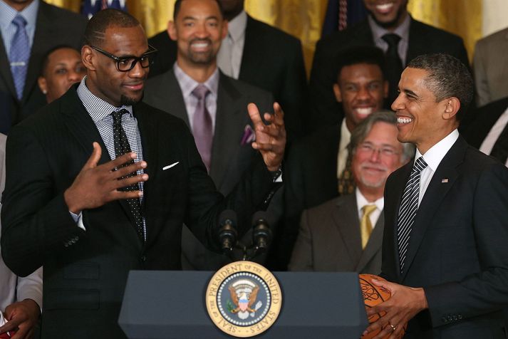 LeBron James með Barack Obama þegar Obama var enn forseti Bandaríkjanna og James ennþá leikmaður Miami Heat.