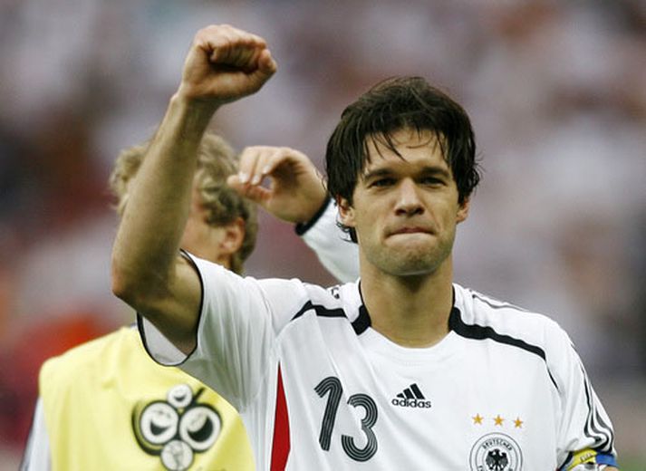 Michael Ballack fagnar eftir að Þýskaland sigraði Argentínu í vítaspyrnukeppni í 8 liða úrslitum á HM.