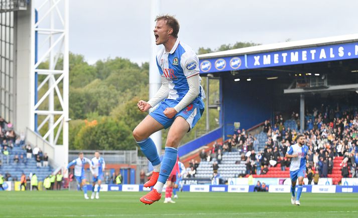 Andri Lucas Guðjohnsen fagnar marki sínu með Blackburn um nýafstaðna helgi