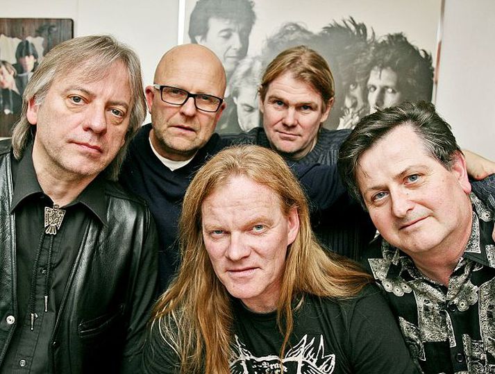 Nýjasta liðsskipan Pops Birgir Hrafnsson (annar frá vinstri) og Óttar Felix (lengst til hægri) hafa verið að moka upp laxi í sumar. Aðrir í bandinu eru Jón Ólafsson, Eiríkur Hauksson og Sigurgeir Sigmundsson.