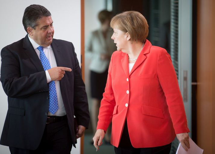 Sigmar Gabriel varakanslari og Angela Merkel kanslari.