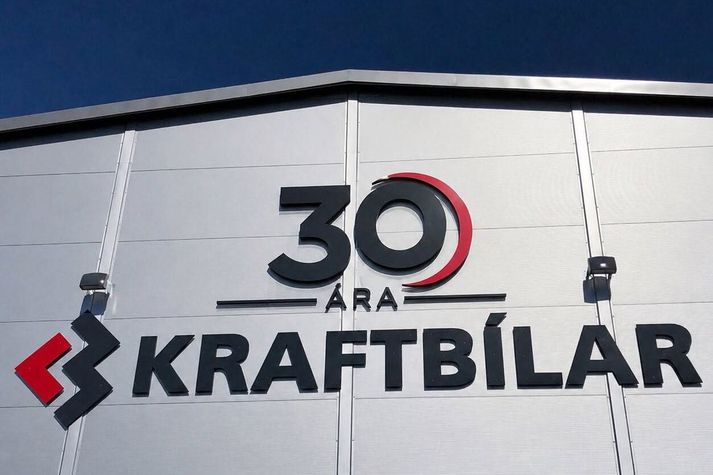 Maðurinn sem lést var fjölskyldufaðir búsettur á Akureyri.