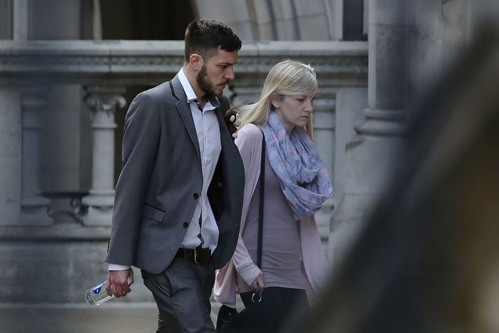 Foreldar Charlie Gard hafa viljað senda hann í tilraunameðferð. Læknar segja hins vegar að hún sé engin lækning heldur geti aðeins dregið úr einkennum.
