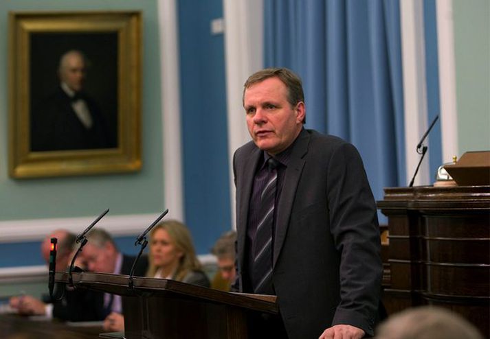Jón Gunnarsson þingmaður Sjálfstæðisflokksins segir brýnt að bankarnir eigi jarðir og fyrirtæki ekki of lengi.
