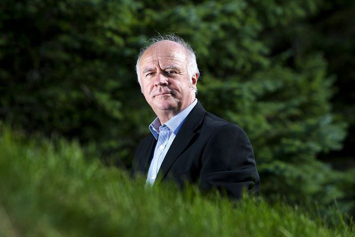 Sellars segir Íslendinga opna fyrir dáleiðslu og sér fyrir sér að Ísland geti orðið miðstöð fyrir dáleiðslukennslu.