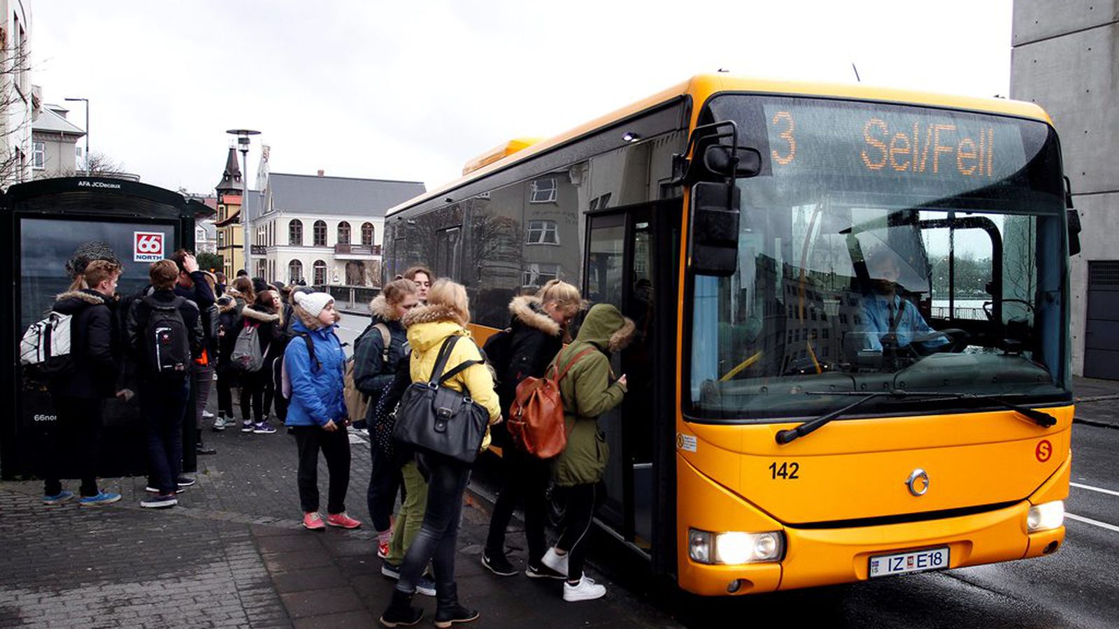 Akstur strætó hefst tveimur tímum fyrr á sunnudögum - Vísir