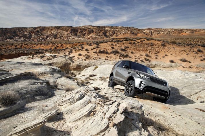 Tilraunabílar Land Rover eru nú þegar færir um að aka sjálfir í mismunandi landslagi og veg- og veðuraðstæðum, svo sem í snjó, drullu, rigningu og þoku.