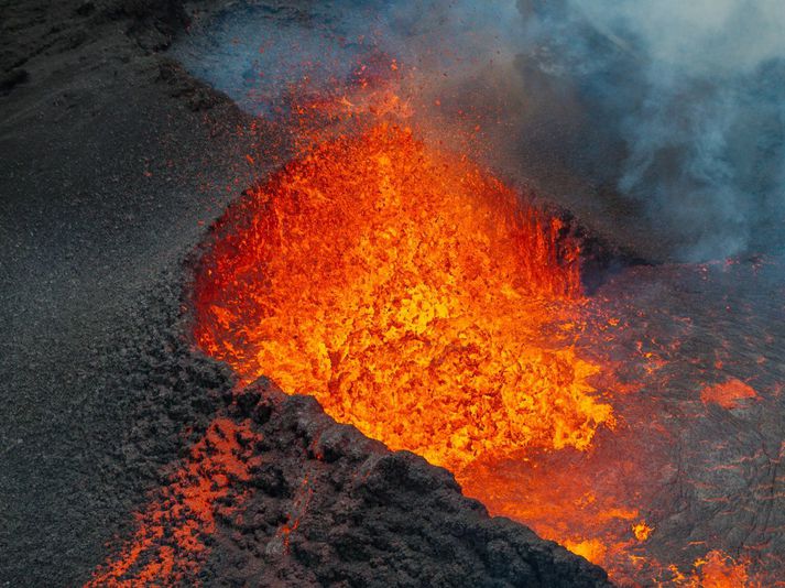 Eldgos hófst þann 29. maí síðastliðinn.