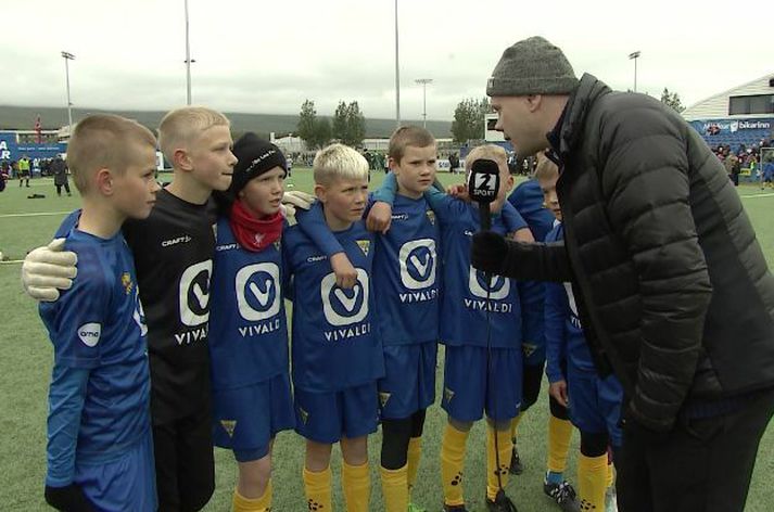 Stefán Árni Pálsson ræðir hér við unga Gróttumenn.