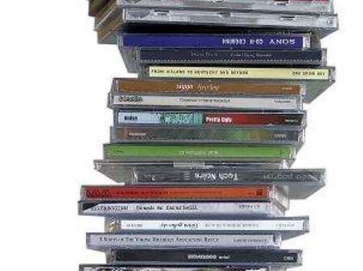 Lækkandi verð Í kringum 1991 voru geisladiskar og bækur á svipuðu verði. Nú er hægt að fá tvo diska fyrir andvirði einnar skruddu.