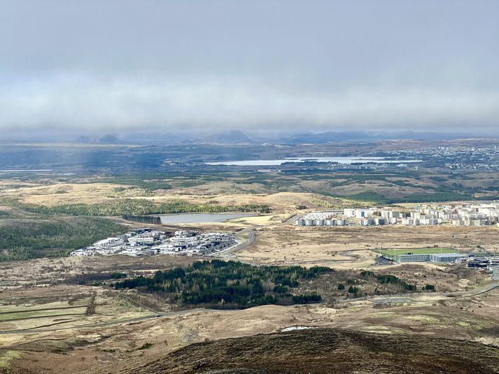 Reikna með að hiti verði á bilinu átta til tólf stig sunnan- og vestanlands. Myndin er tekin á toppi Úlfarsfells í morgun.