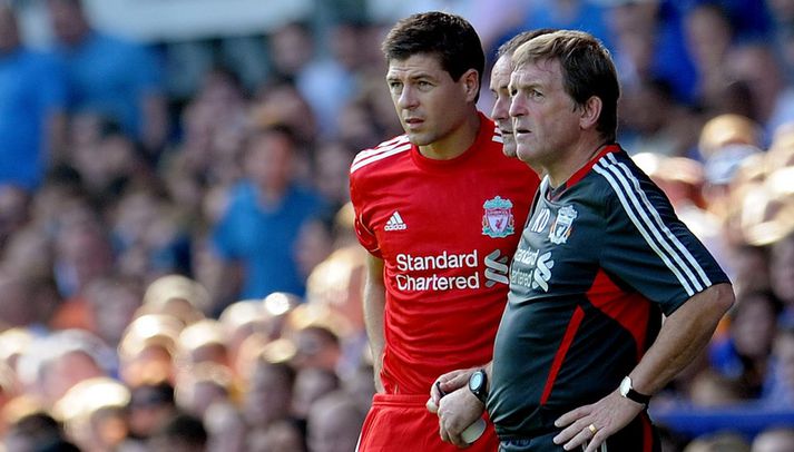 Kenny Dalglish teflir fyrirliðanum fram í dag