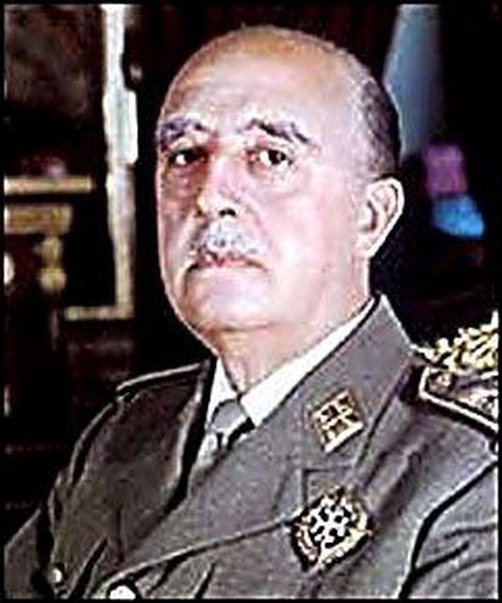 Fasistakveðja nærri Madríd. 
Hægrisinnaðir fasistar vottuðu Franco virðingu sína með fastistakveðju.