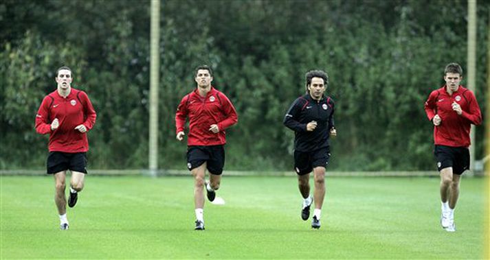 Cristiano Ronaldo á æfingu ásam félögum sínum í Manchester United.