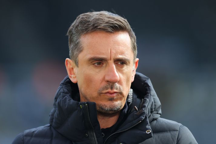 Gary Neville er einn þeirra sem veltir fyrir sér ósvöruðum spurningum um fjölda félagsskipta til Sádi-Arabíu.