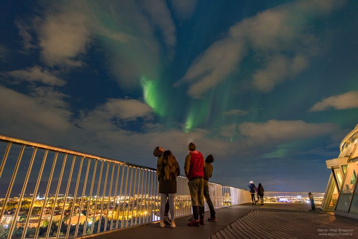 Tilkomumikil norðurljósasýning á himni hefur blasað við landsmönnum undanfarin kvöld.