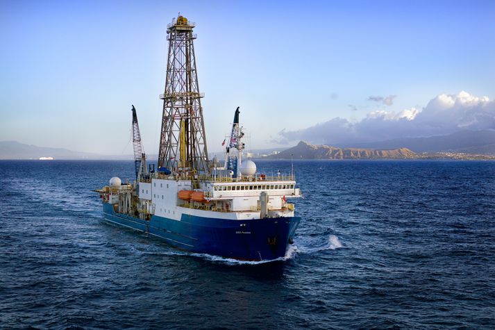 Borskipið Joides Resolution. Skipið er á  vegum The International Ocean Discovery Program (IODP) en rekstur þess er kostaður af 23 þátttökuþjóðum.