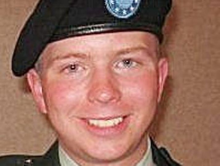 Ásakaður Bandarísk stjórnvöld telja sig vita að fyrrverandi hermaðurinn Bradley Manning hafi lekið hundruðum þúsunda eldfimra skjala til Wikileaks.Fréttablaðið/AP