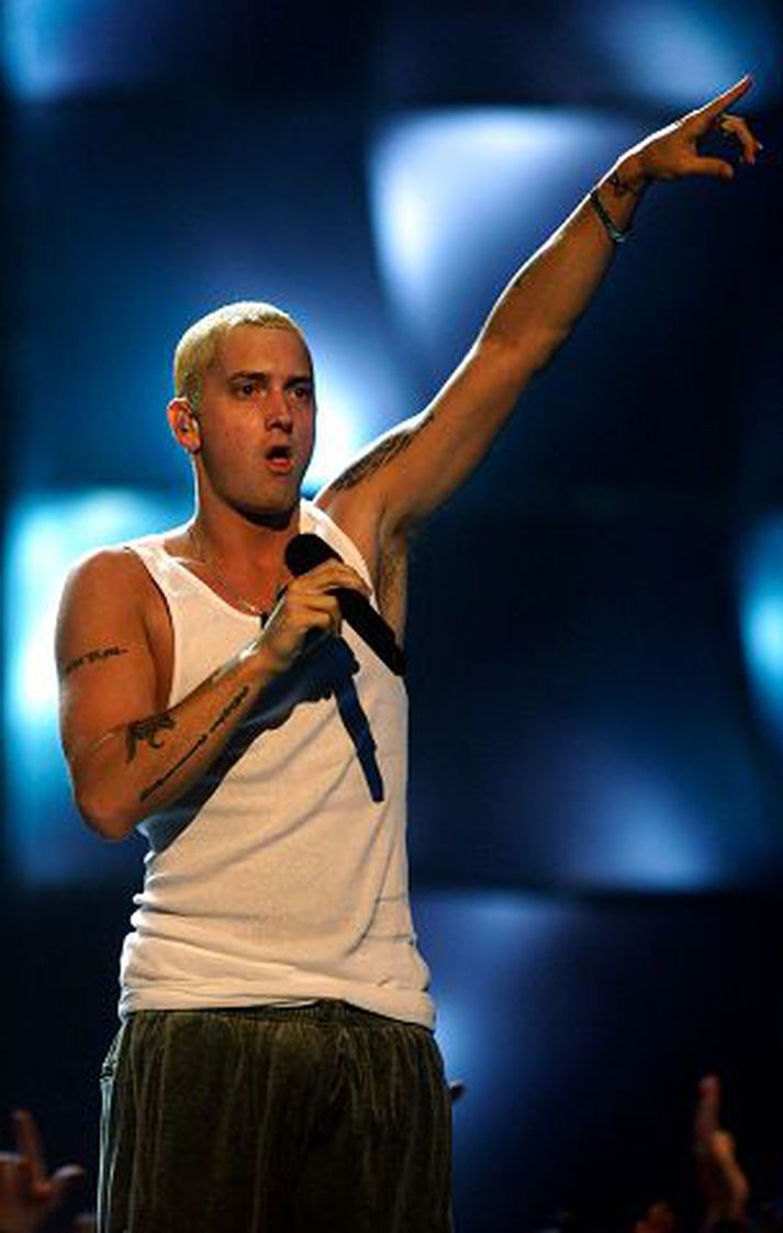 Rapparinn Eminem og Kim Mathers hafa grafið stríðsöxina.