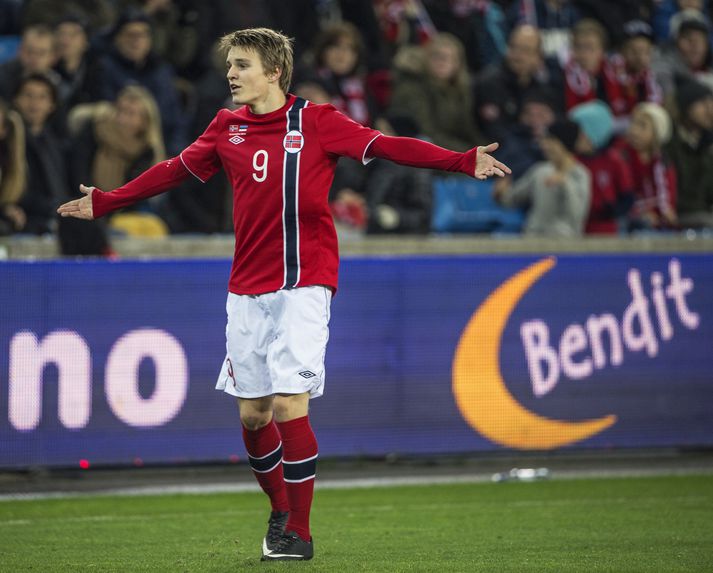 Ødegaard í landsleik með Noregi.