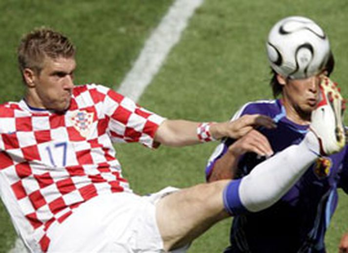 Ivan Klasnic og Akira Kaji berjast um boltann