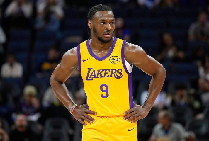 Bronny James Jr. í níunni hjá Los Angeles Lakers en hann hefur enn ekki náð að skora níu stig í einum leik í Sumardeildinni.