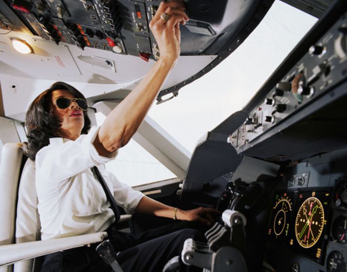 Flugmenn hafa lent í erfiðleikum við lendingu er óprúttnir aðilar leika sér að því að beina leysigeisla í augu þeirra.