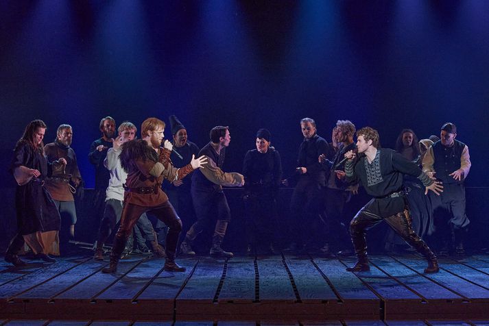 Kristinn Óli og Jakob van Oosterhout fara með hlutverk Hrafns Önundarsonar og Gunnlaugs Ormstungu í rappsöngleiknum Ormstungu.