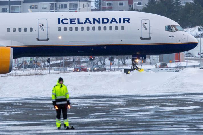 Veðrið kemur bæði niður á innanlandsflugi og öðrum flugferðum.